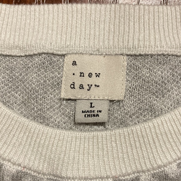 A new day grey and white sweater - Picture 2 of 4